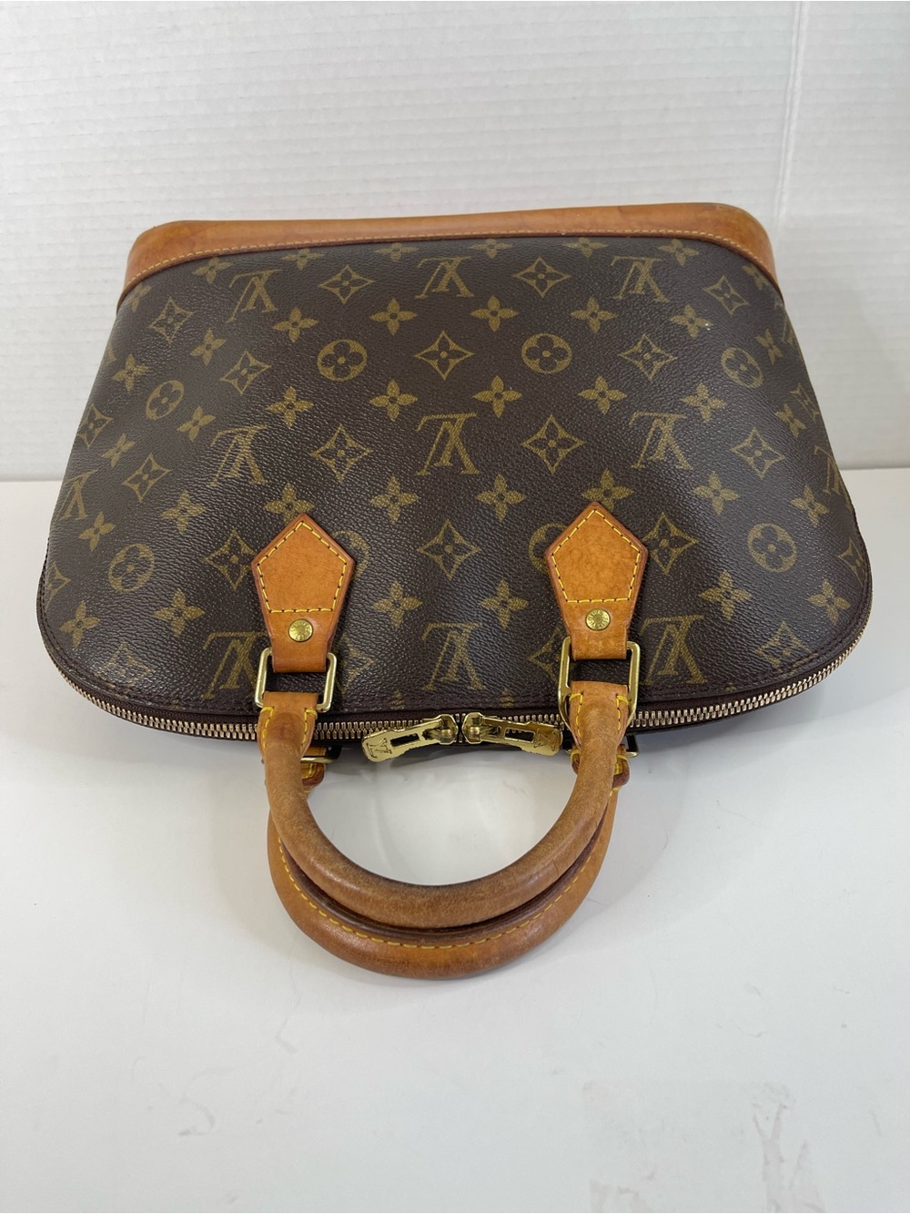 Louis Vuitton Alma PM handbag - Picture 8 of 16